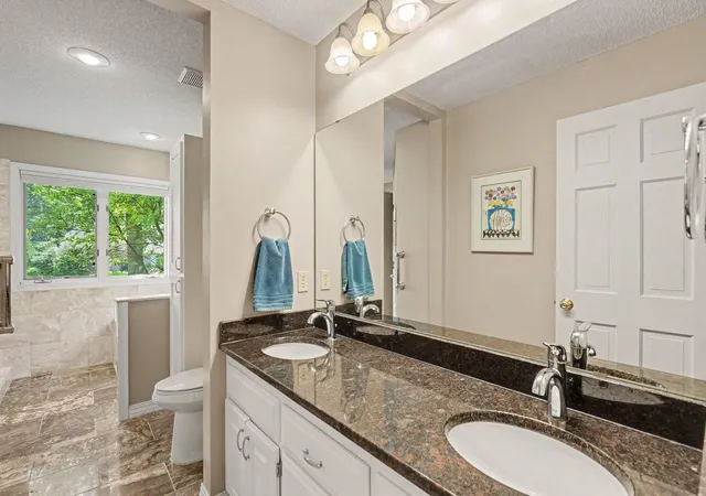 Photo 4 of Single family home for sale at 1513 Broken Oak Ct, Hugo, MN 55038 | MLS# 7116936 | Listing updated on 2026-10-01