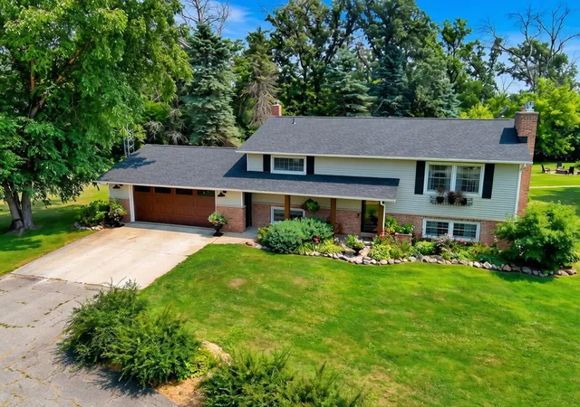 2nd image of 25215 720th St, Hayfield, MN 55940 | MLS# 7116953