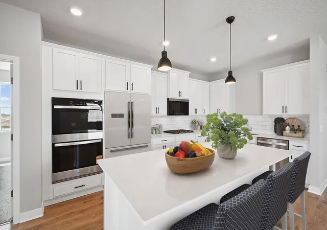 2nd image of 2159 Bluff Heights Dr, Shakopee, MN 55379 | MLS# 7116956