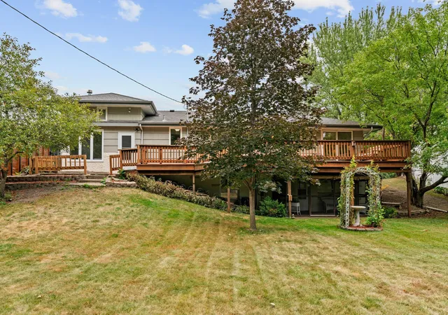 Photo 2 of Single family home for sale at 810 Oakwood Dr, New Brighton, MN 55112 | MLS# 7117008 | Listing updated on 2026-10-09