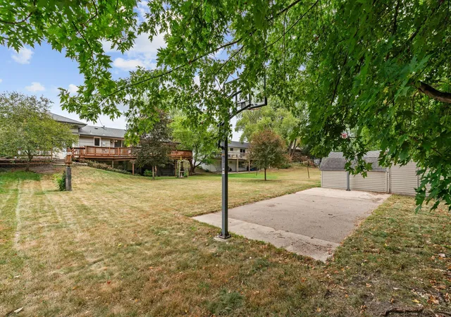 Photo 3 of Single family home for sale at 810 Oakwood Dr, New Brighton, MN 55112 | MLS# 7117008 | Listing updated on 2026-10-29