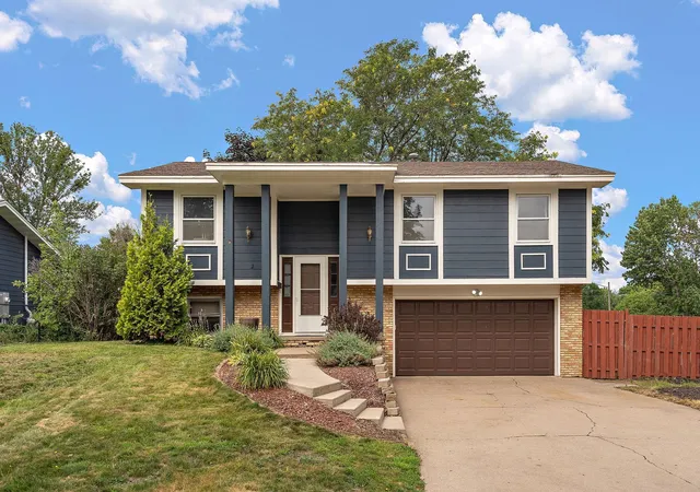1st image of 1006 Van Buren St S, Shakopee, MN 55379 | MLS# 7117021
