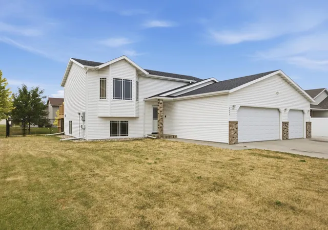 Photo 2 of Single family home for sale at 3635 Harrison St S, Fargo, ND 58104 | MLS# 7117031 | Listing updated on 2026-09-01