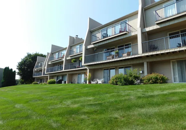 4th image of 6409 Saint Croix Trl N, Stillwater, MN 55082 | MLS# 7117057