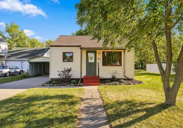 Photo 1 of Single family home for sale at 124 W 6th St, New Richmond, WI 54017 | MLS# 7117066 | Listing updated on 2026-09-22