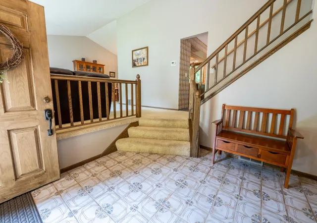 2nd image of 9250 Talus Cir, Eden Prairie, MN 55347 | MLS# 7117079