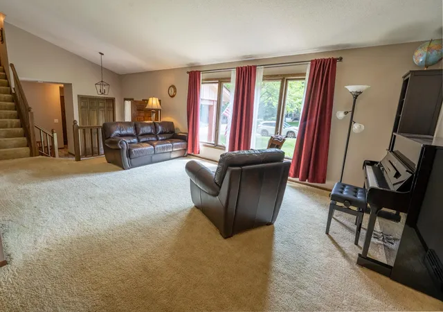 3rd image of 9250 Talus Cir, Eden Prairie, MN 55347 | MLS# 7117079