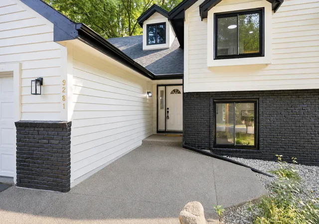 2nd image of 9281 Amsden Wy, Eden Prairie, MN 55347 | MLS# 7117111