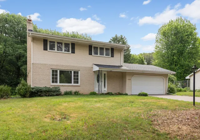 Photo 2 of Single family home for sale at 10928 London Dr, Burnsville, MN 55337 | MLS# 7117121 | Listing updated on 2026-09-05
