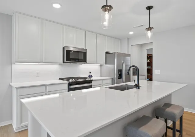 3rd image of 6178 Highland Hills Cir S, Cottage Grove, MN 55016 | MLS# 7117142