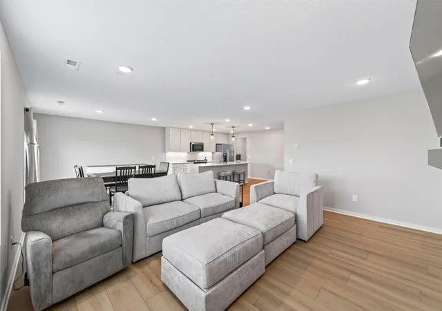 4th image of 6178 Highland Hills Cir S, Cottage Grove, MN 55016 | MLS# 7117142