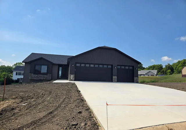 Single family home for sale at 2 Marie Cir, Elysian, MN 56028 | MLS# 7117154