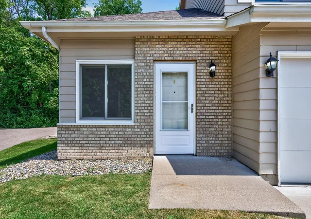 Photo 2 of Single family home for sale at 15242 Lesley Ln, Eden Prairie, MN 55346 | MLS# 7117163 | Listing updated on 2026-08-27