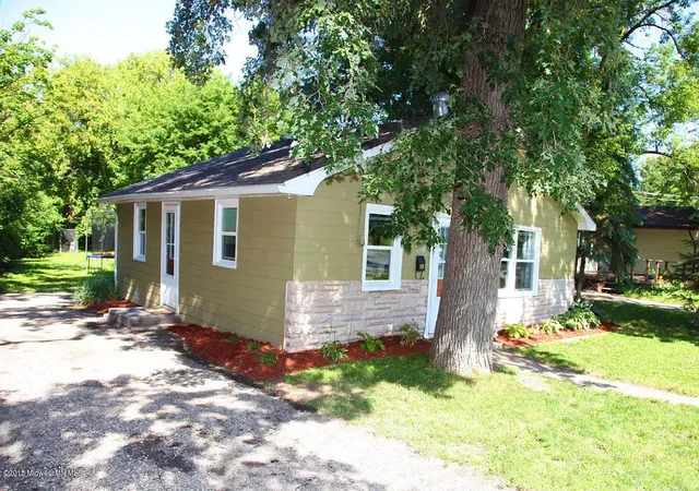 Photo 2 of Single family home for sale at 1030 West Ave, Detroit Lakes, MN 56501 | MLS# 7117164 | Listing updated on 2026-09-12