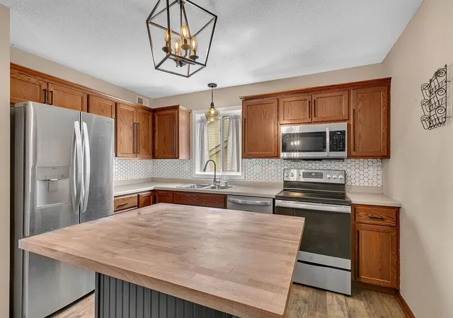 Photo 4 of Sale Pending at 1070 Voyageur St, Saint Cloud, MN 56303 | MLS# 7117210 | Listing updated on 2026-09-29