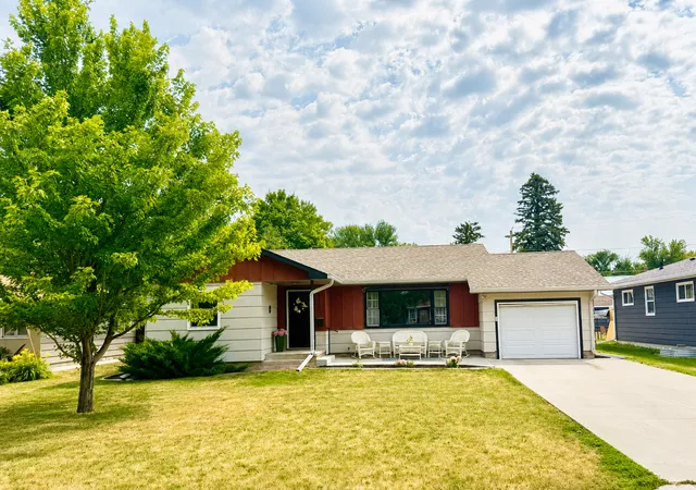 2nd image of 726 6th Ave Ne, Valley City, ND 58072 | MLS# 7117222