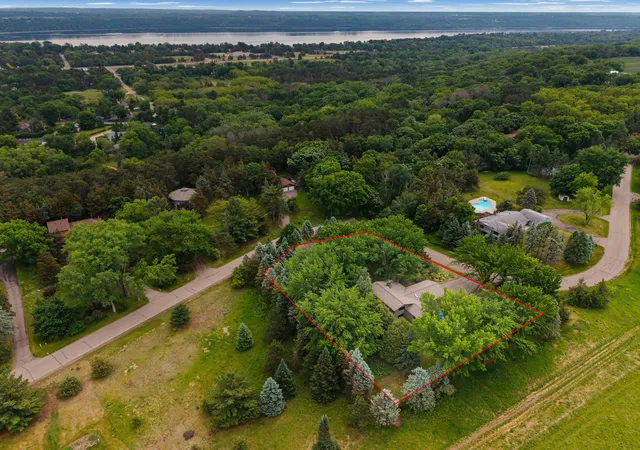 3rd image of 282 Croixview Dr S, Afton, MN 55001 | MLS# 7117263