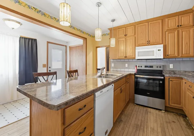 Photo 2 of Sale Pending at 37 N Hill St, Fountain City, WI 54629 | MLS# 7117274 | Listing updated on 2026-10-07