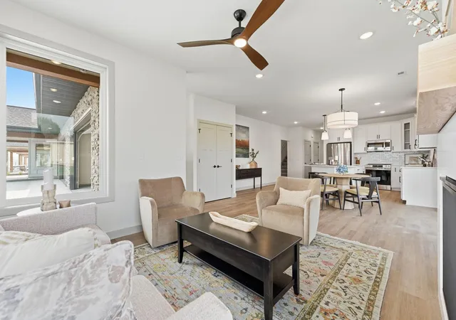 5th image of 16309 Esprit Ct, Lakeville, MN 55044 | MLS# 7117285