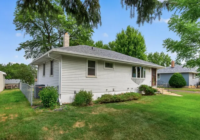 Photo 3 of Single family home for sale at 1225 Skillman Ave E, Saint Paul, MN 55109 | MLS# 7117291 | Listing updated on 2026-08-05