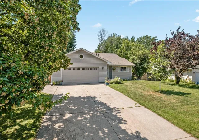 Photo 3 of Sale Pending at 4725 Upland Ln N, Minneapolis, MN 55446 | MLS# 7117299 | Listing updated on 2026-09-07
