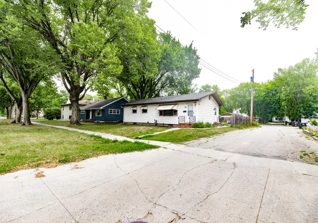 Photo 4 of Single family home for sale at 1011 College St N, Fargo, ND 58102 | MLS# 7117334 | Listing updated on 2026-08-20