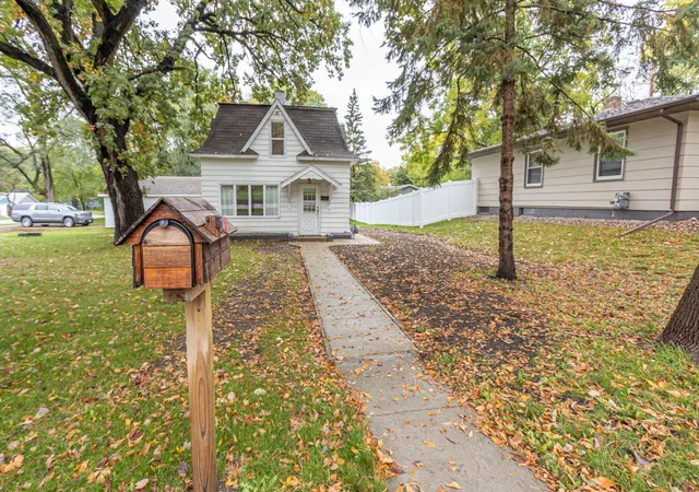 Photo 1 of Single family home for sale at 505 8th Avenue E, Alexandria, MN 56308 | MLS# 7117337 | Listing updated on 2026-09-30