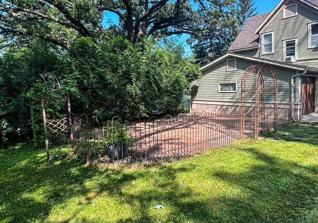 4th image of 327 E Pearl St, Owatonna, MN 55060 | MLS# 7117388