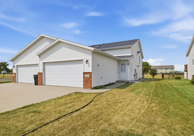 1st image of 812 34th Ave W, West Fargo, ND 58078 | MLS# 7117394