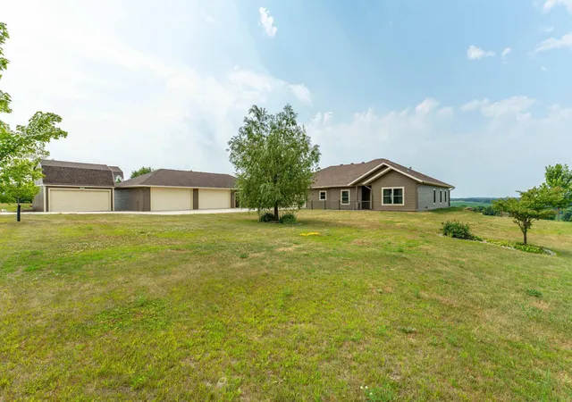 Photo 4 of Single family home for sale at 20733 E Dane Prairie Rd, Fergus Falls, MN 56537 | MLS# 7117400 | Listing updated on 2026-09-30