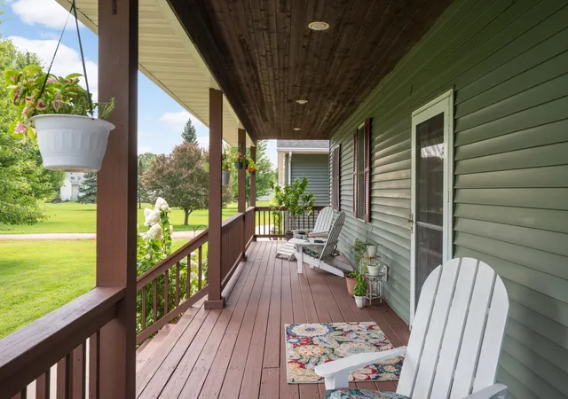 Photo 3 of Single family home for sale at 423 Doppy Ln, Le Sueur, MN 56058 | MLS# 7117427 | Listing updated on 2026-08-27