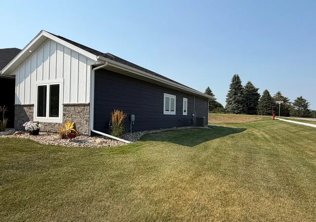 Photo 3 of Single family home for sale at 719 Tallgrass Cir, Luverne, MN 56156 | MLS# 7117447 | Listing updated on 2026-07-29