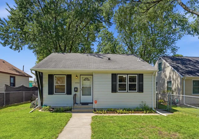 Photo 4 of Sale Pending at 5732 41st Avenue S, Minneapolis, MN 55417 | MLS# 7117467 | Listing updated on 2026-09-04