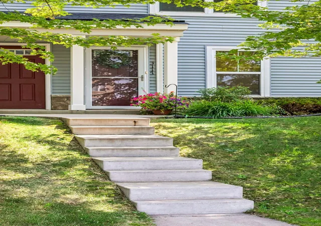 Photo 3 of Single family home for sale at 3117 Clover Ridge Dr, Chaska, MN 55318 | MLS# 7117469 | Listing updated on 2026-08-27