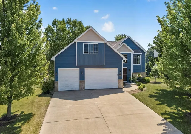 2nd image of 1233 Irvine Dr, Hanover, MN 55341 | MLS# 7117480