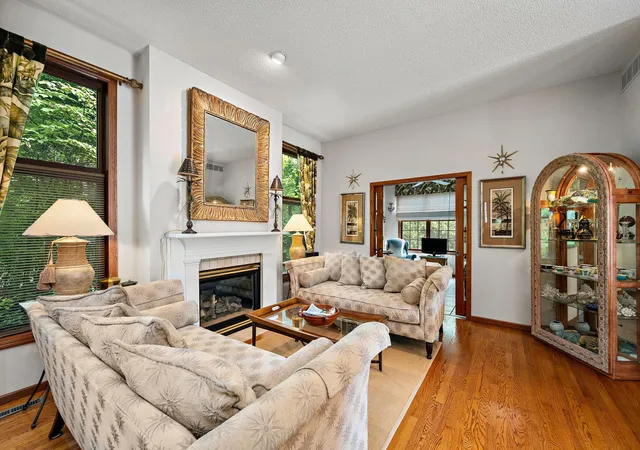 2nd image of 4678 Aspen Ridge Cir, Saint Paul, MN 55122 | MLS# 7117485