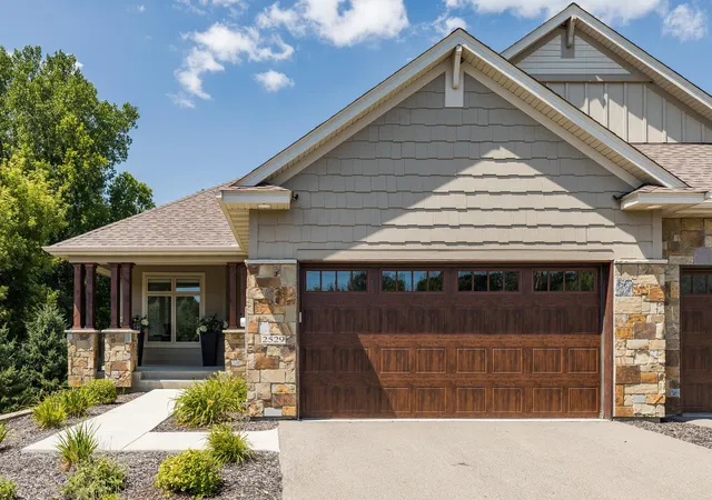 Photo 4 of Townhouse for sale at 2529 Condon Ct, Saint Paul, MN 55120 | MLS# 7117489 | Listing updated on 2026-10-22