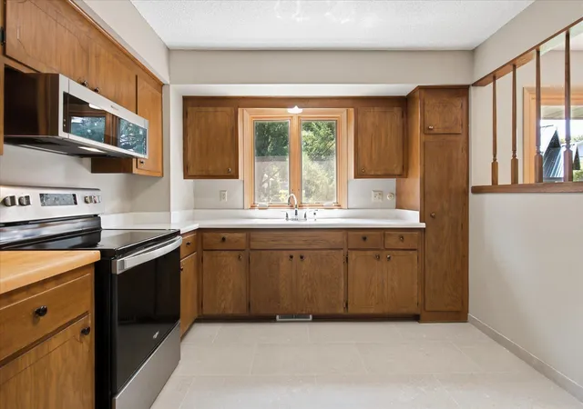 Photo 4 of Sale Pending at 1277 Imperial Ln, Saint Paul, MN 55112 | MLS# 7117492 | Listing updated on 2026-10-02