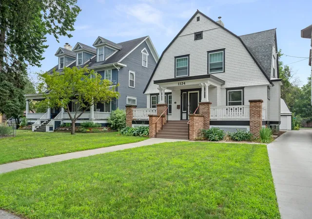 Photo 3 of Single family home for sale at 1124 5th Avenue S, Fargo, ND 58103 | MLS# 7117501 | Listing updated on 2026-08-18