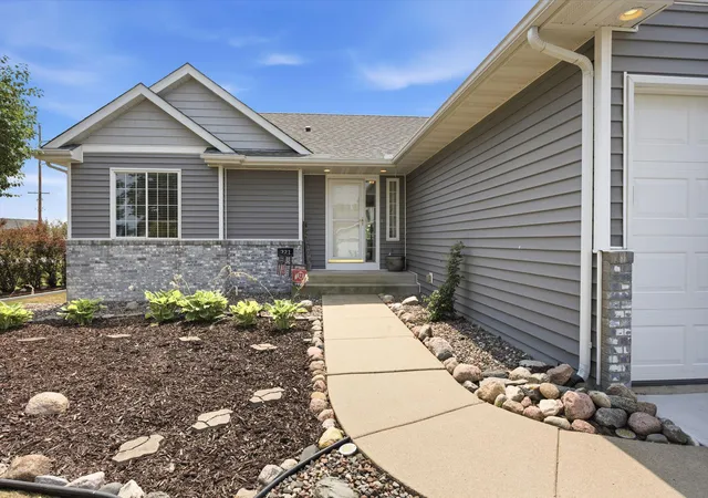 2nd image of 221 Douglas Dr, Waverly, MN 55390 | MLS# 7117505