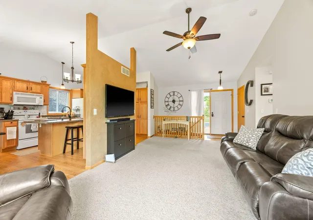 4th image of 221 Douglas Dr, Waverly, MN 55390 | MLS# 7117505