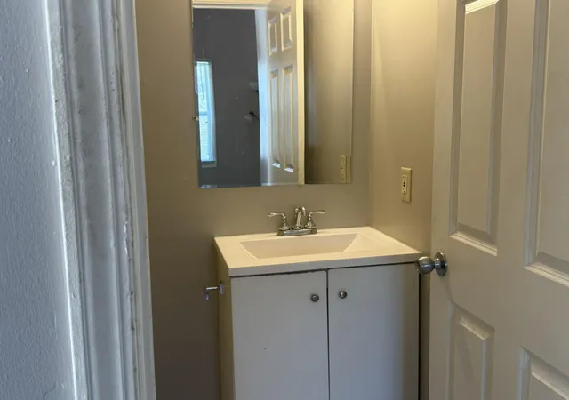 14th image of 1204 E 7th St, Saint Paul, MN 55106 | MLS# 7117510
