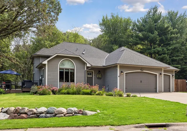 1st image of 2041 Oakridge St, Saint Paul, MN 55119 | MLS# 7117527