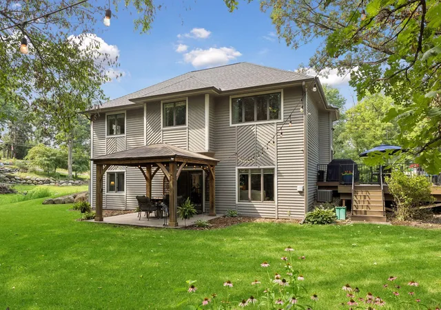 2nd image of 2041 Oakridge St, Saint Paul, MN 55119 | MLS# 7117527