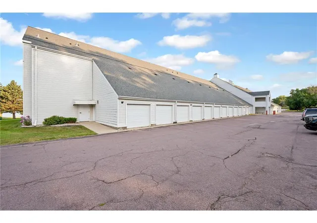 3rd image of 101 Albion Ave #201, Fairmont, MN 56031 | MLS# 7117540