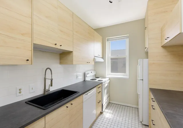 Photo 4 of Condo for sale at 2421 Emerson Ave S #107, Minneapolis, MN 55405 | MLS# 7117546 | Listing updated on 2026-10-17