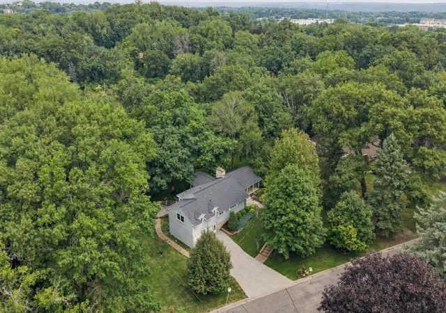 1st image of 129 Teresa Dr, Saint Paul, MN 55118 | MLS# 7117553
