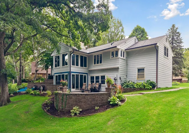 Photo 3 of Sale Pending at 129 Teresa Dr, Saint Paul, MN 55118 | MLS# 7117553 | Listing updated on 2026-08-16