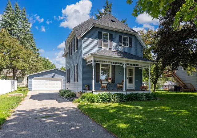 1st image of 210 W Summit Ave, Ellsworth, WI 54011 | MLS# 7117572