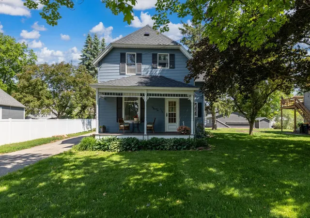 2nd image of 210 W Summit Ave, Ellsworth, WI 54011 | MLS# 7117572